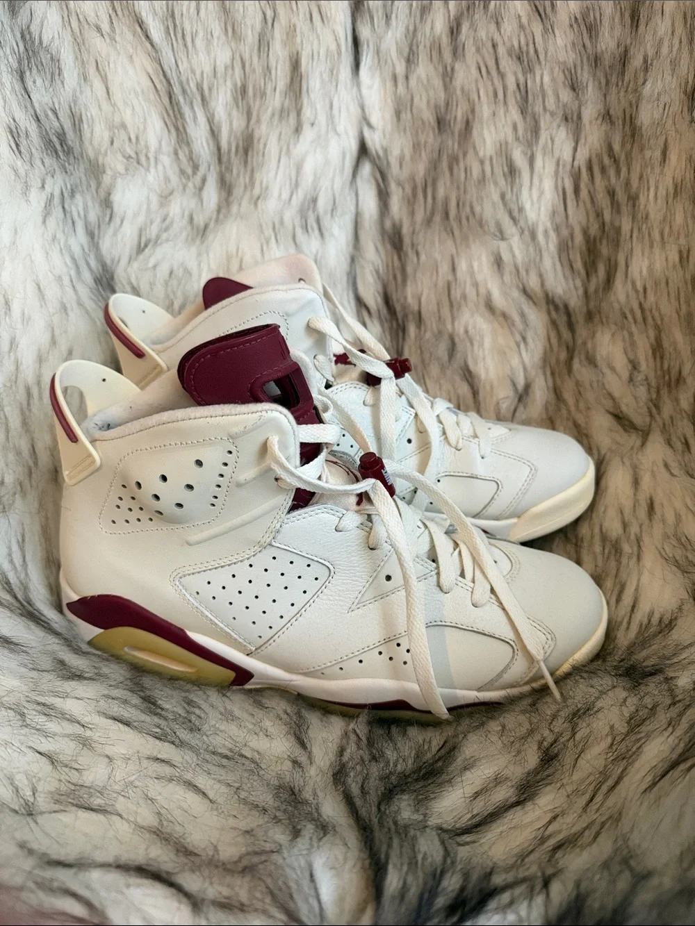 Jordan Retro 6 “maroon”